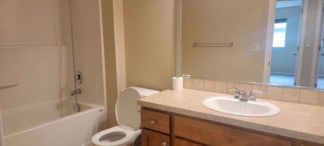 Building Photo - 4 bedroom with one large bonus room