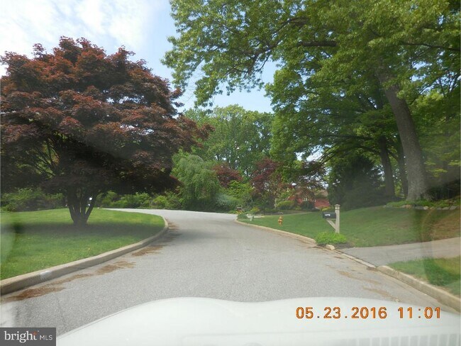 Building Photo - 8 Azalea Ln