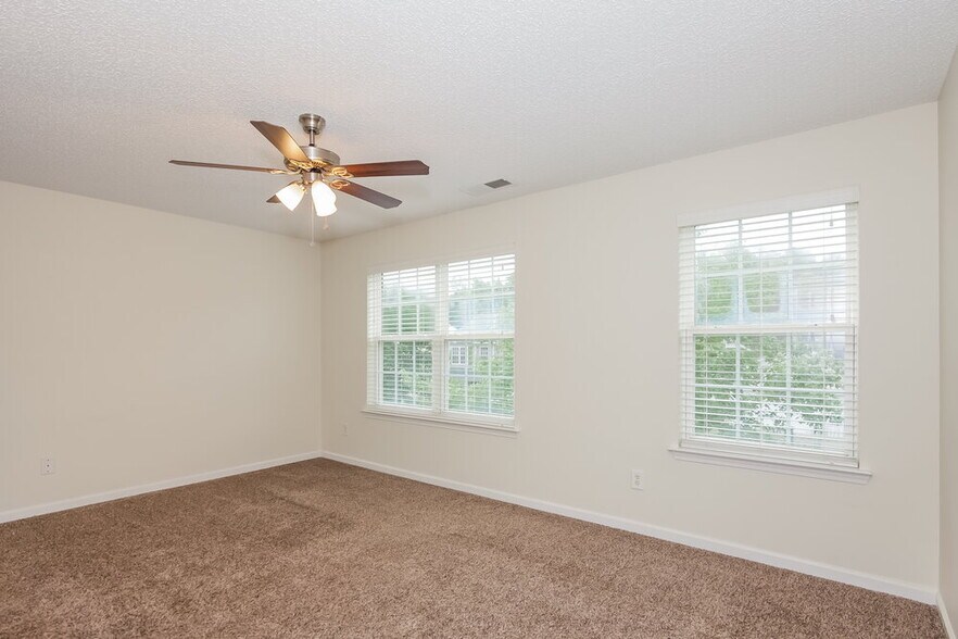 Building Photo - 2033 Stargrass Ct
