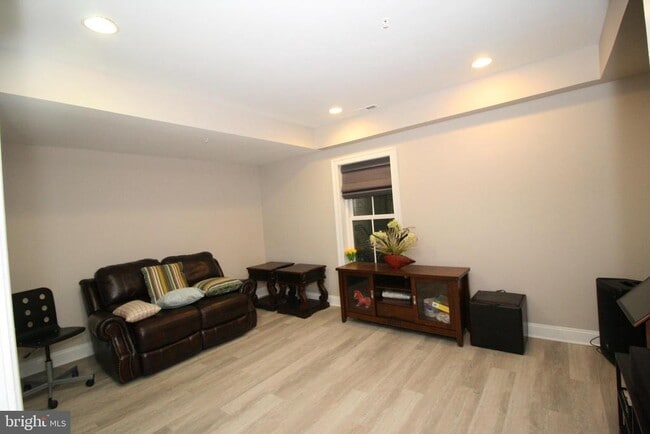 Building Photo - 102 Bullard Cir