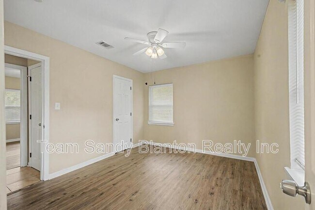 Building Photo - 560 N 72nd Ave
