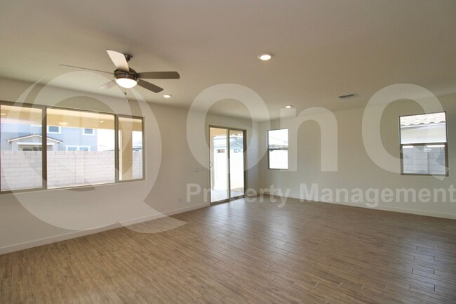 Building Photo - 2957 E Cherry Hill Dr