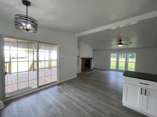 Building Photo - 1371 Reed Rd