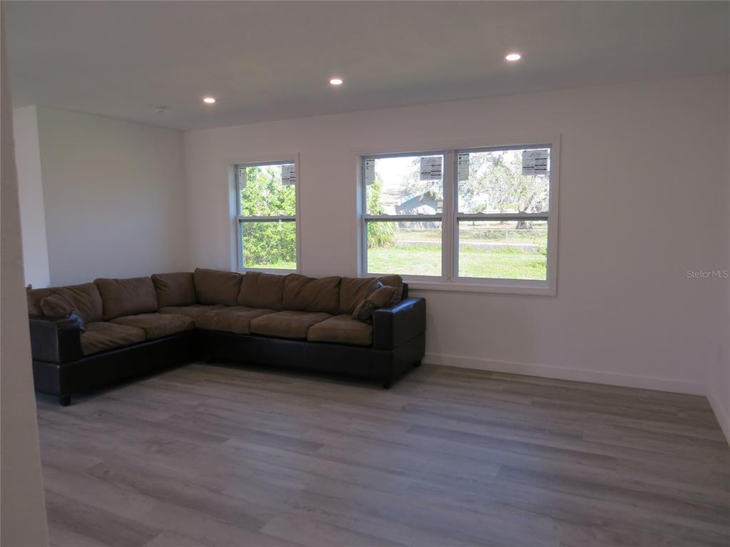 Building Photo - 8010 Hyde Park Ave