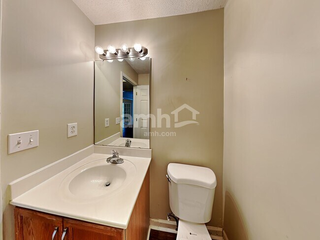 Building Photo - 4010 Logan Cir