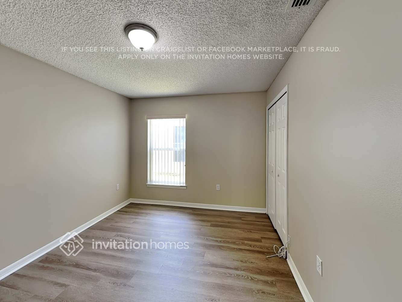 Building Photo - 1128 White Oak Cir