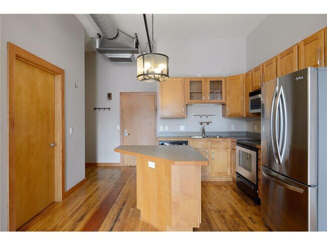 Building Photo - 523 Jackson St
