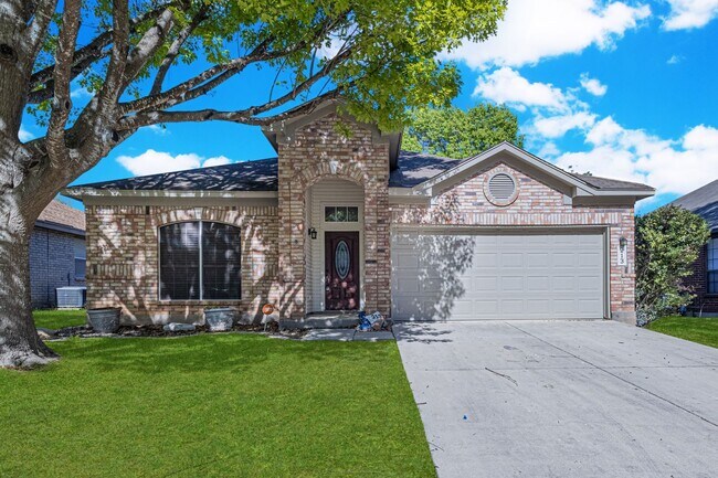 Building Photo - Adorable 1 story 4 bedroom 2 Bath with 2 car garage