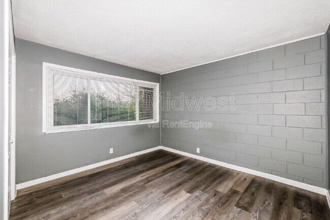 Building Photo - 6062 E 16th St