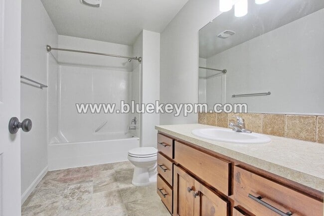 Building Photo - 121 N 42nd Pl