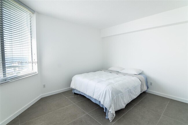 Building Photo - 335 S Biscayne Blvd