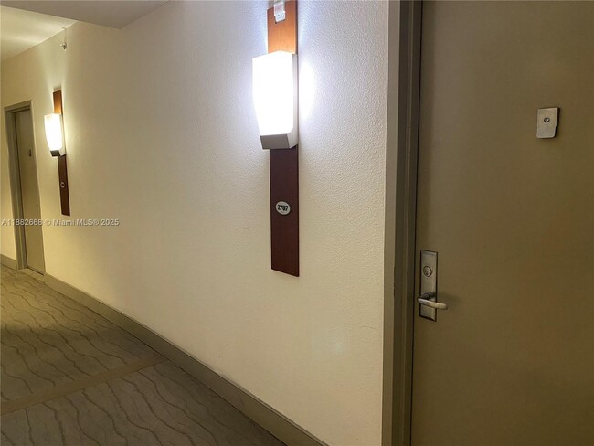 Building Photo - 1750 N Bayshore Dr