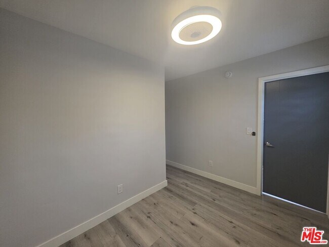 Building Photo - 1505 Cochran Ave