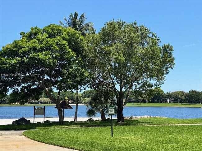 Building Photo - 15560 SW 106th Ln