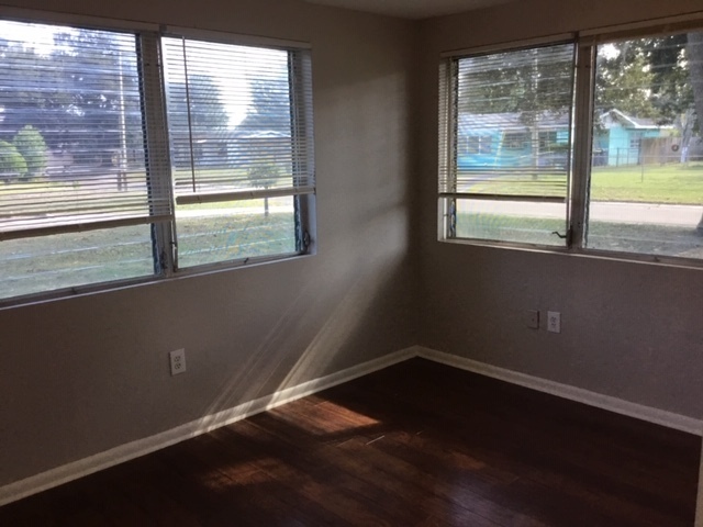 Building Photo - 1614 Sparrow Dr
