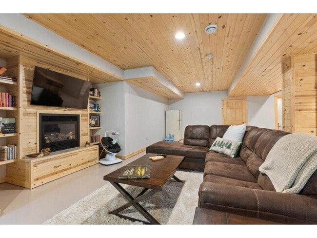 Building Photo - 11423 Fawn Lake Rd