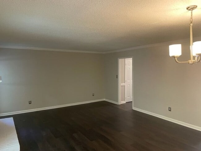 Building Photo - For Rent