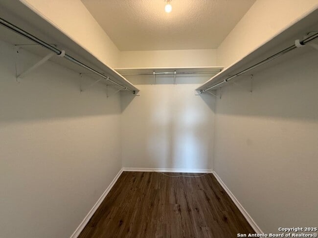 Building Photo - Super Clean & Move-In Ready! 3 Bed, 2.5 Ba...