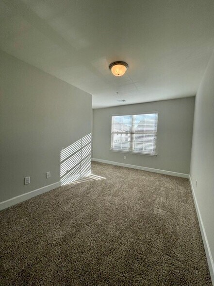 Building Photo - 2022 Abbingdon Way