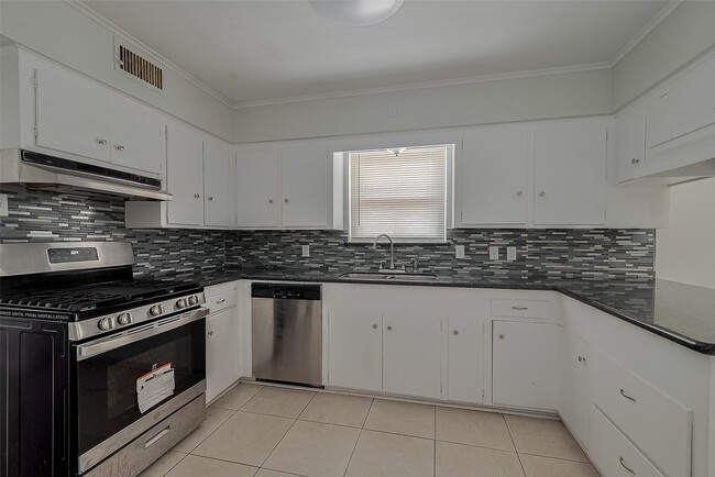 Building Photo - 4115 Mischire Dr