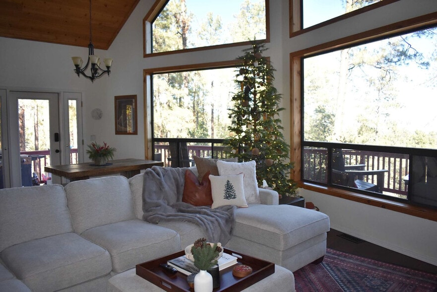 Primary Photo - 2373 W Mountain Laurel Rd