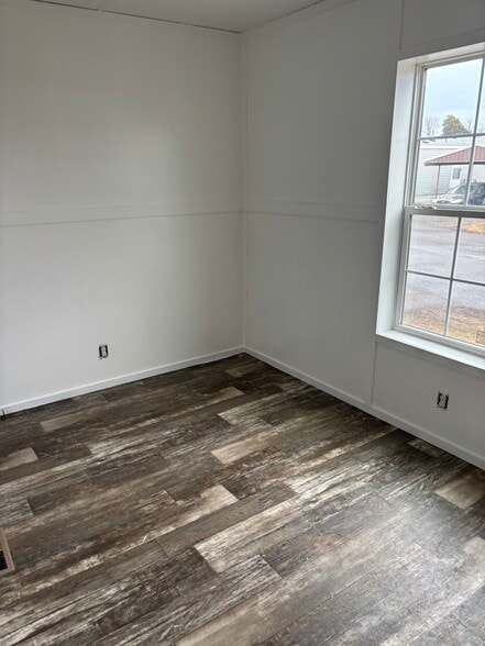 Building Photo - 1045 Conrad Dr