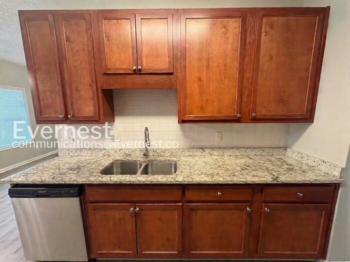 Building Photo - 8665 Thomas Rd