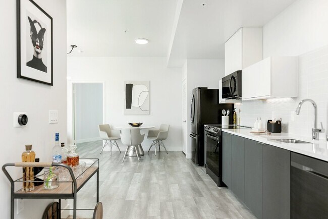 Building Photo - 700 N Spaulding Ave
