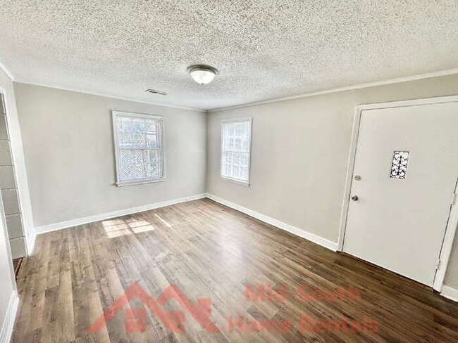 Building Photo - 2736 Dunn Ave