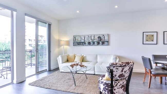 Building Photo - 4354 Teesdale Ave