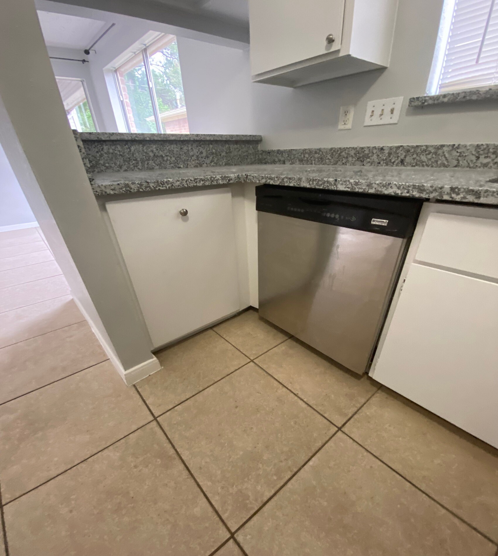 Building Photo - 7842 Winehill Ln