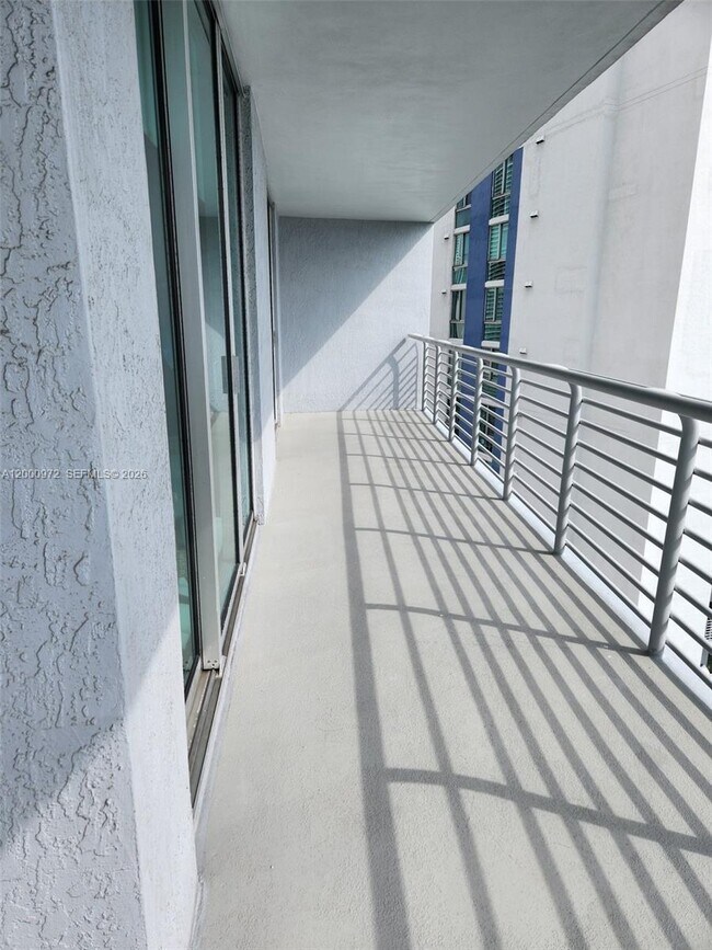 Building Photo - 325 S Biscayne Blvd