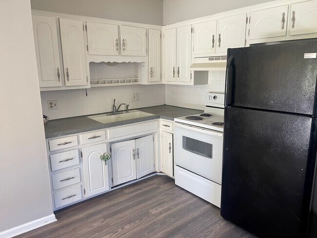 Primary Photo - Fresh & Updated 1/2 Duplex