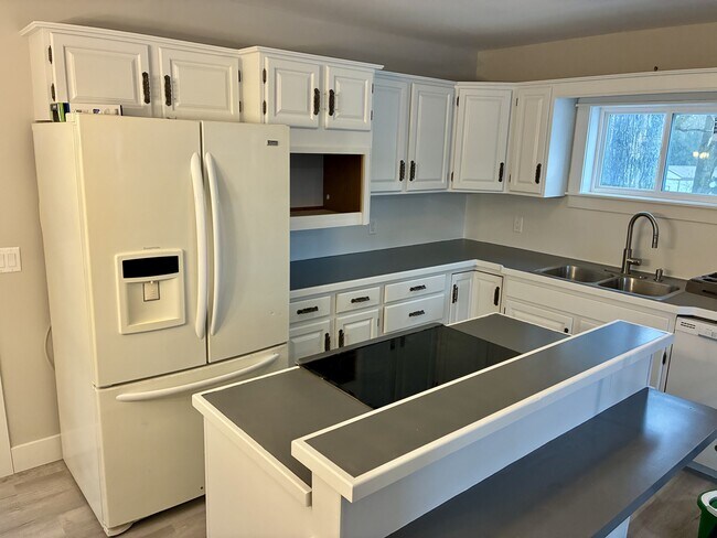 Building Photo - 8507 Maple St