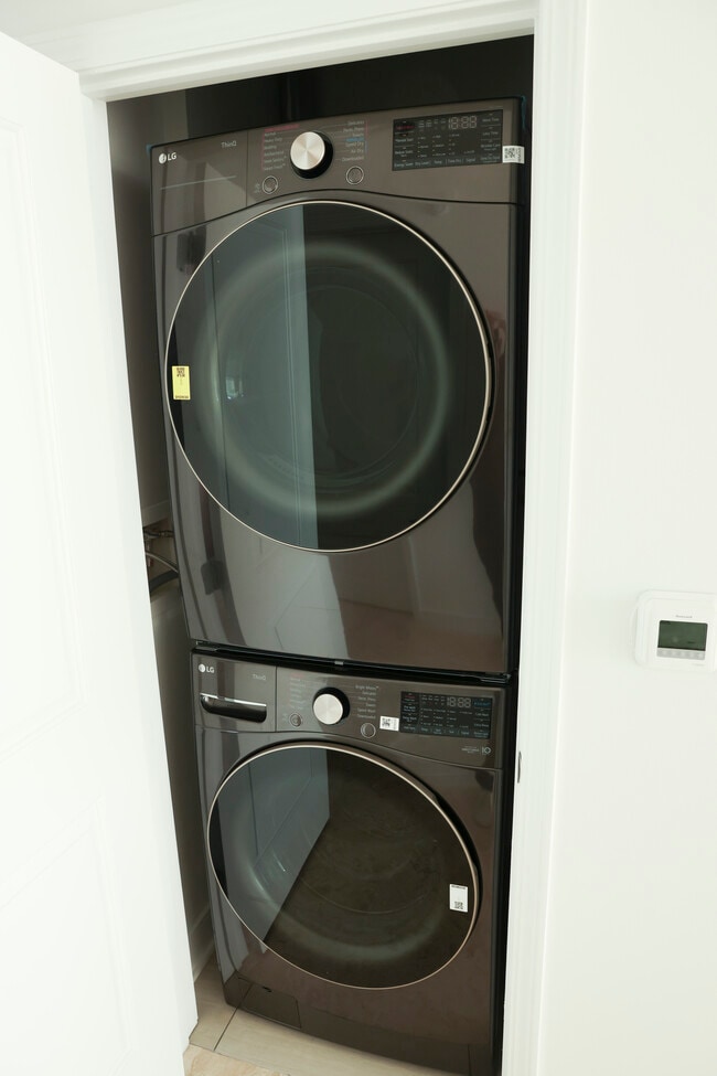 Building Photo - 950 W Peachtree St NW