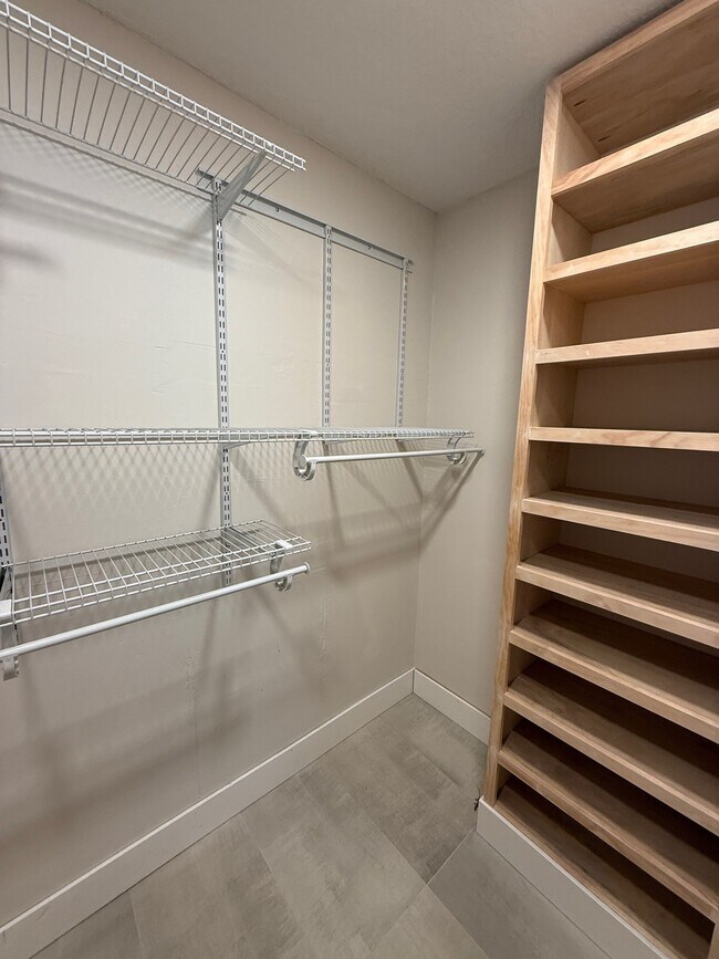 Building Photo - 1423 Appleton Ave