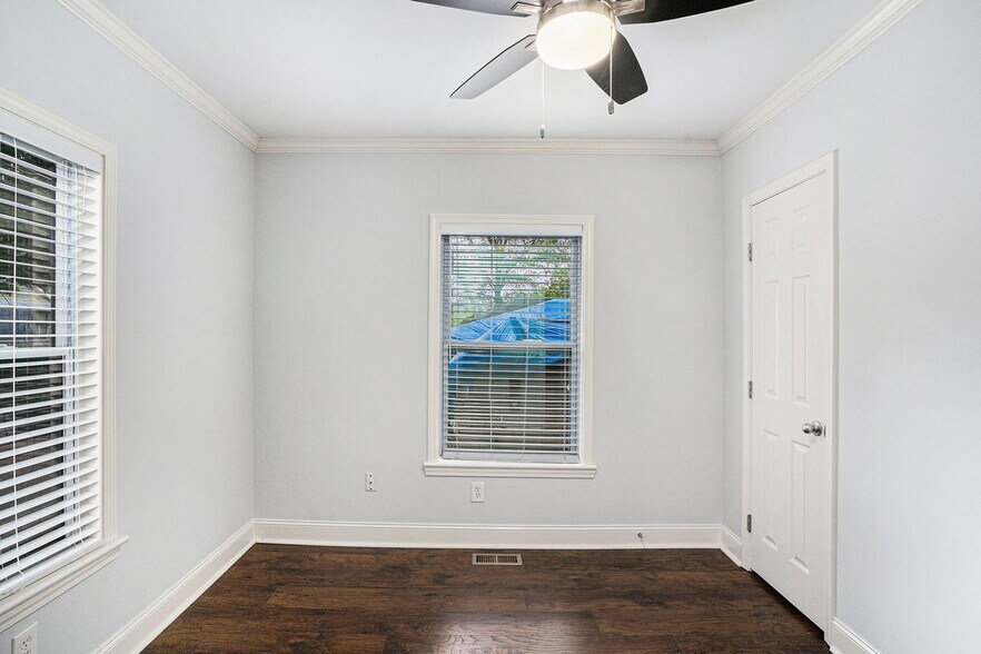 Building Photo - 3378 La Vista Dr