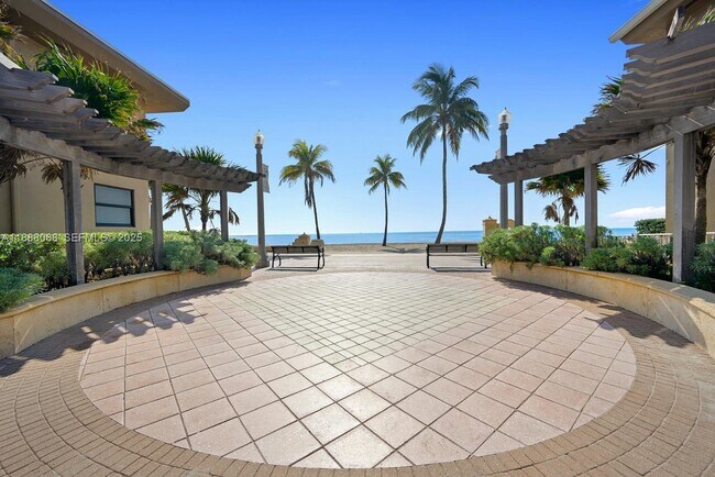 Building Photo - 314 New Hampshire St