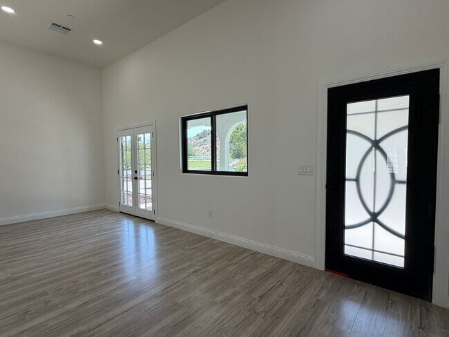 Building Photo - 4465 Gilchrist Dr