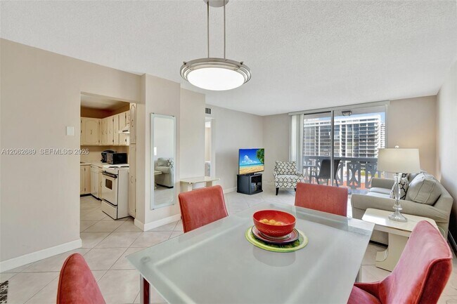 Building Photo - 3113 S Ocean Dr