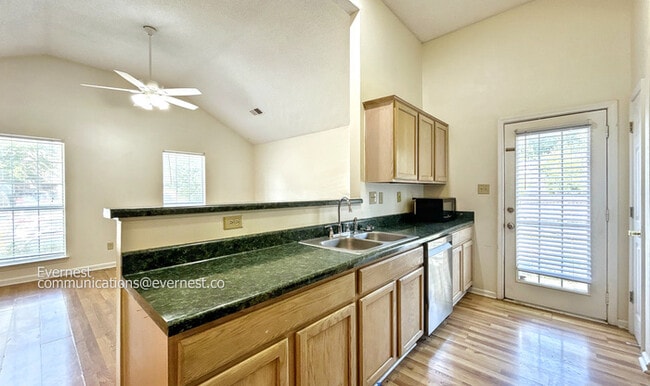 Building Photo - 9299 Grove Manor Dr