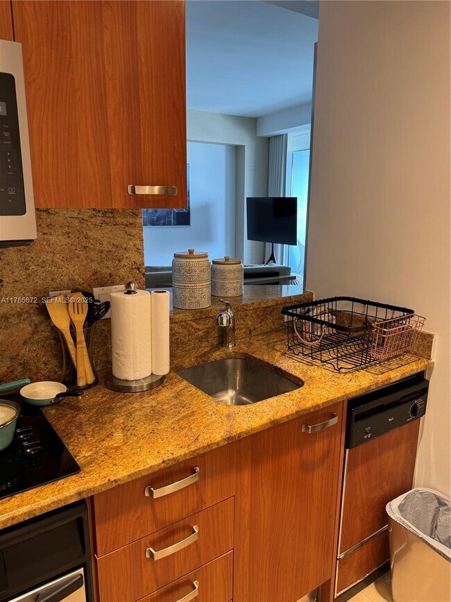 Building Photo - 1395 Brickell Ave