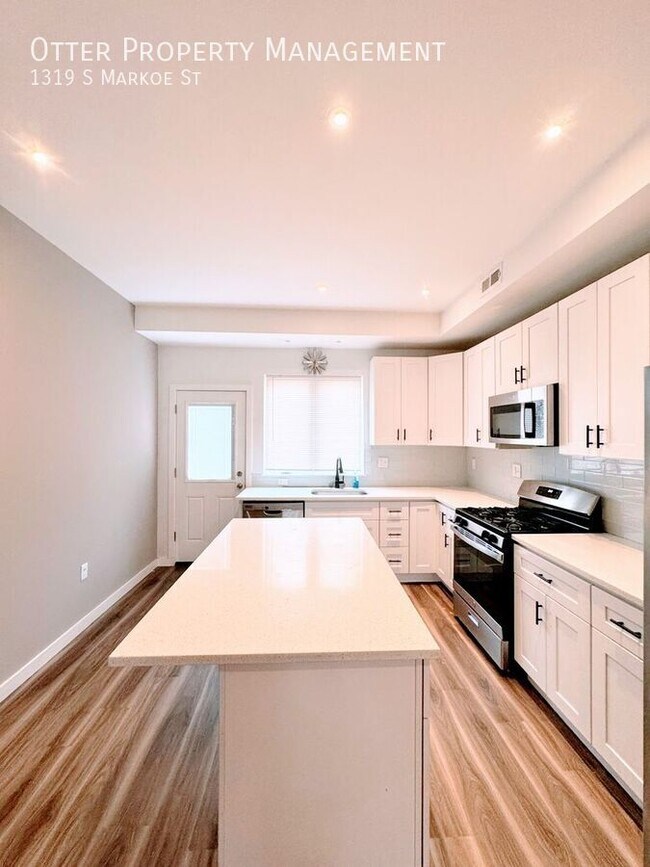 Building Photo - 1319 S Markoe St