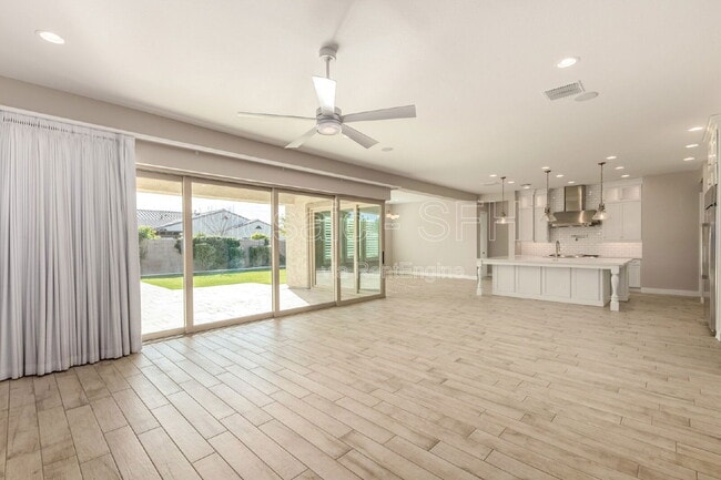 Building Photo - 10627 E Tumbleweed Ave