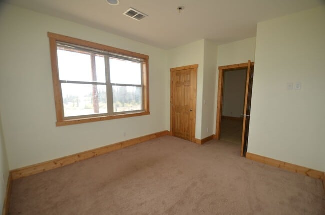 Building Photo - 600 Edgewood Rd