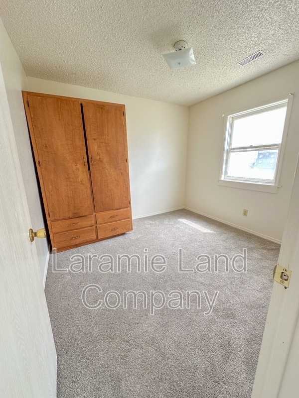 Building Photo - 1264 N 6th St