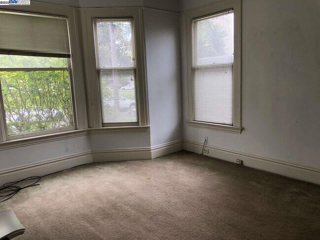 Building Photo - 1173 Park Ave E