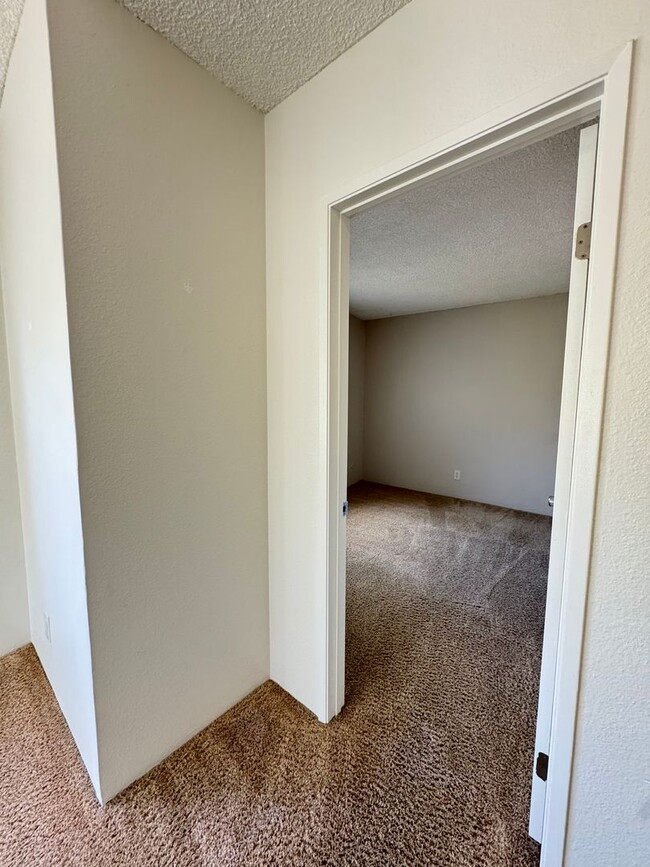 Building Photo - One Bedroom Condo Across From USD