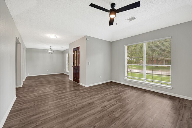 Building Photo - 3906 Greenwood Dr