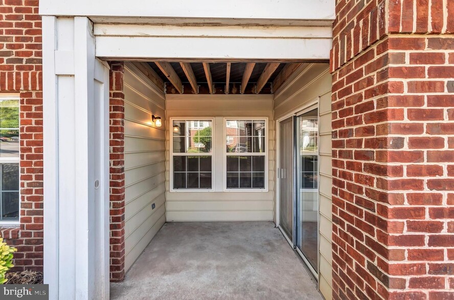 Building Photo - 2412 Ellsworth Way